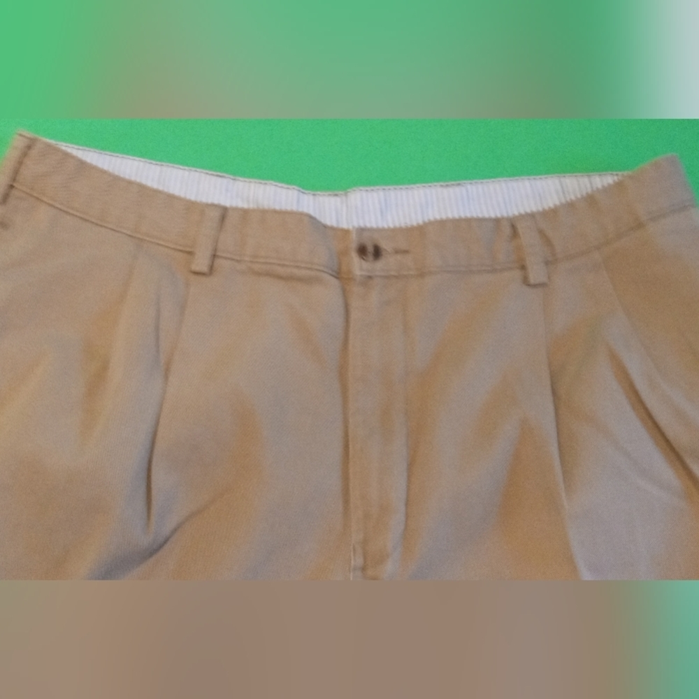 Baxter 38" waist khaki shorts